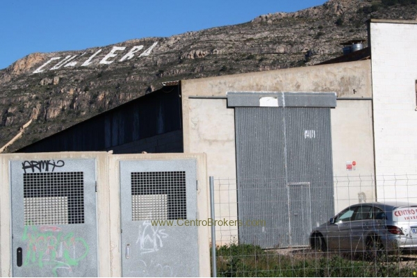 Nieruchomości w Hiszpanii - Magazyn z działką w Cullera